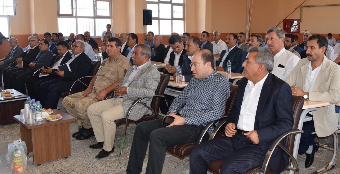İlçemiz Kaymakamı Metin Esen Çamlıdere Mahallesinde Muhtarlarla Bir Araya Geldi